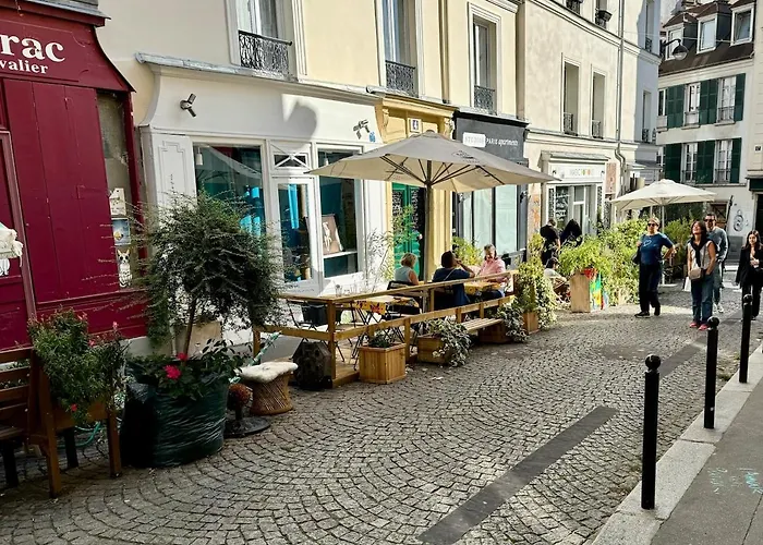Private Garden In Montmartre *