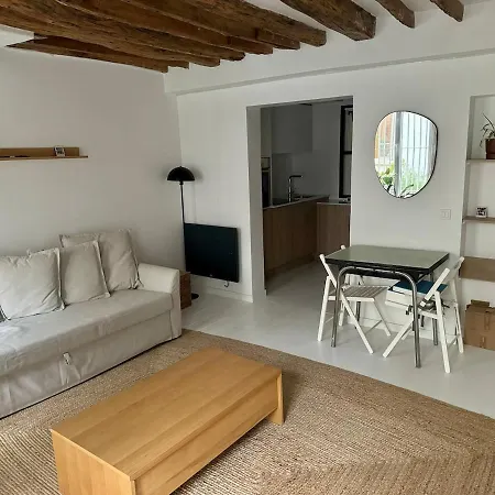 Private Garden In Montmartre Paris