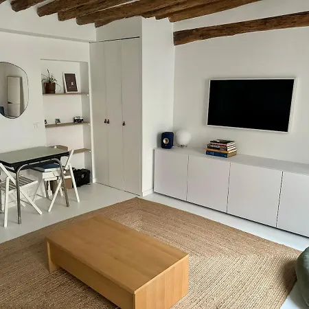 Apartment Private Garden In Montmartre Paris