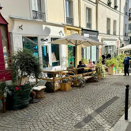 Private Garden In Montmartre *