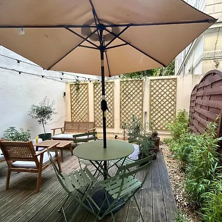 Apartment Private Garden In Montmartre Paris
