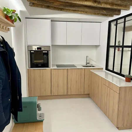 Private Garden In Montmartre Apartment