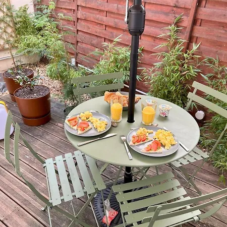 Private Garden In Montmartre Apartment Paris