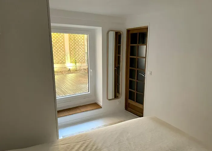 Private Garden In Montmartre *