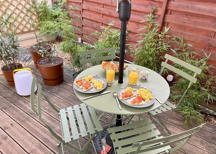 Private Garden In Montmartre Appartamento Parigi